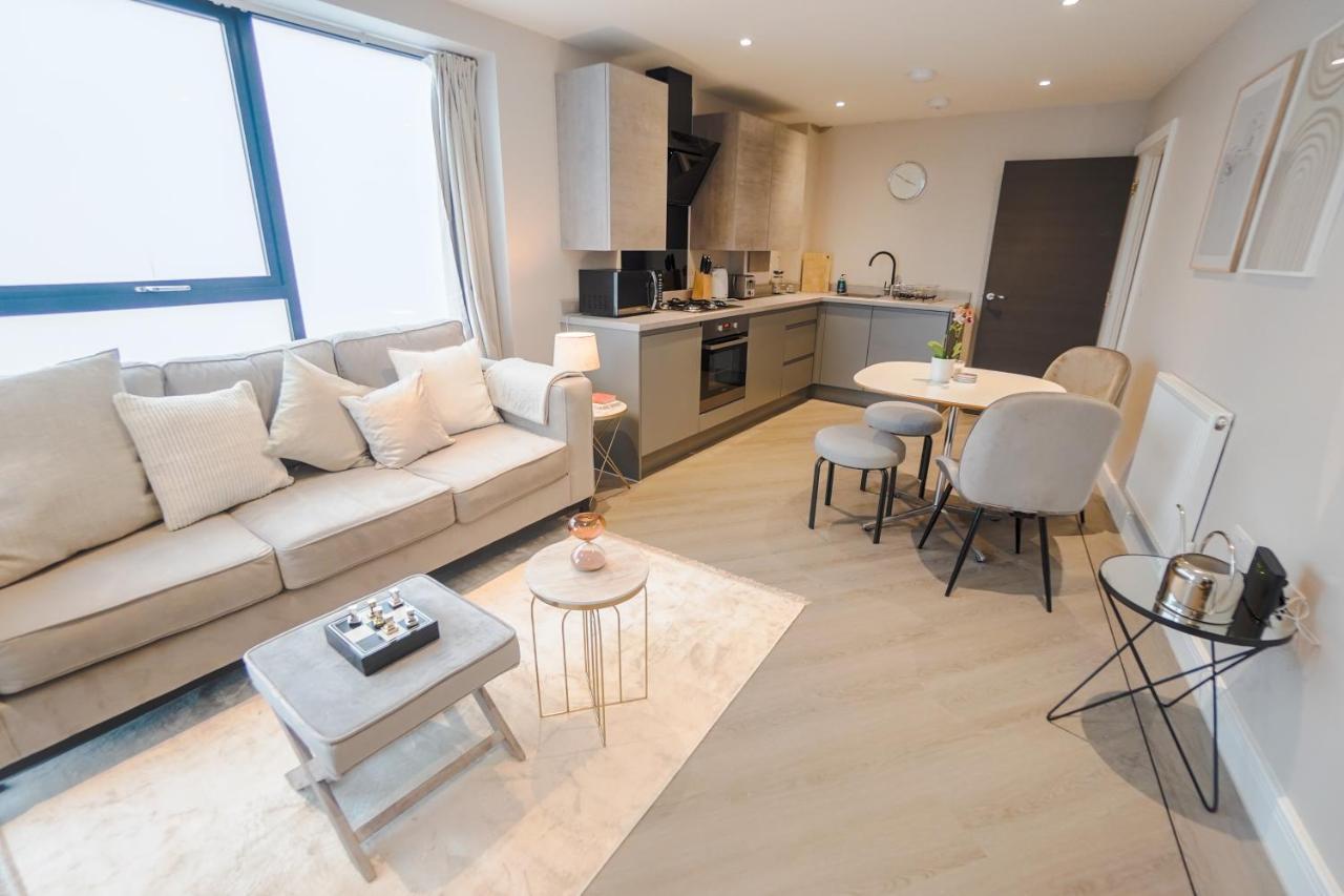 Beautiful Two Bedroom Harbour Side Apartment Пул Экстерьер фото