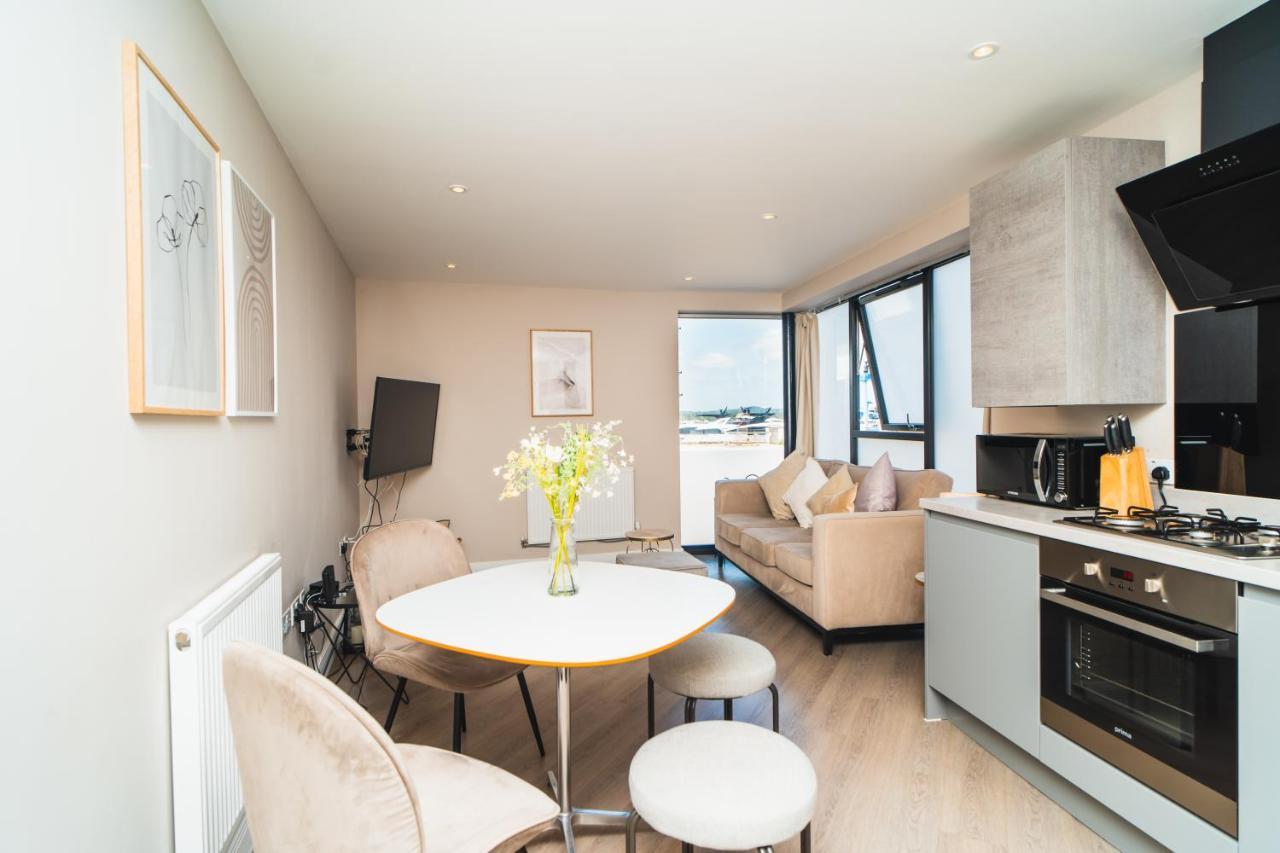 Beautiful Two Bedroom Harbour Side Apartment Пул Экстерьер фото
