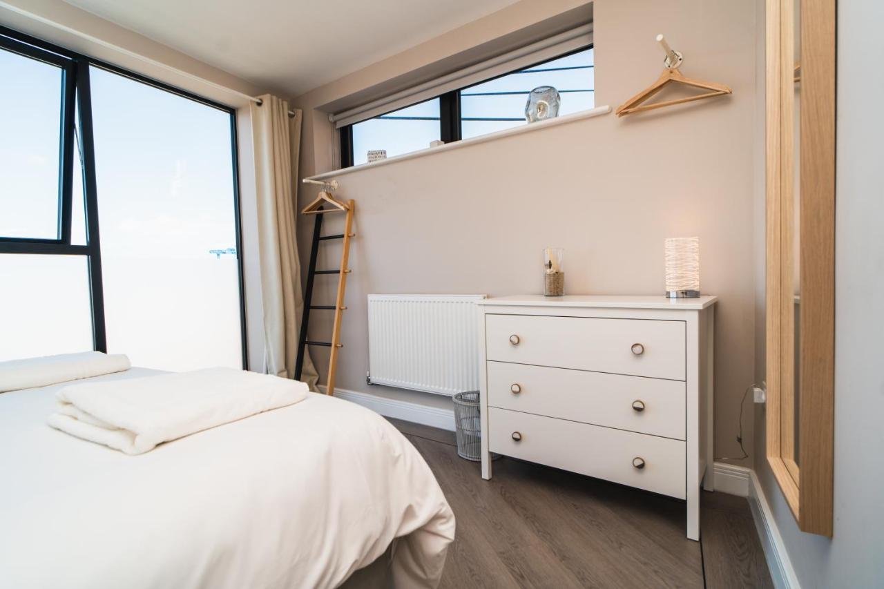 Beautiful Two Bedroom Harbour Side Apartment Пул Экстерьер фото